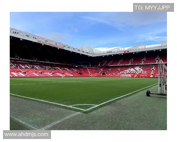 曼联球场过夜筹款：用心点亮足球的希望之光